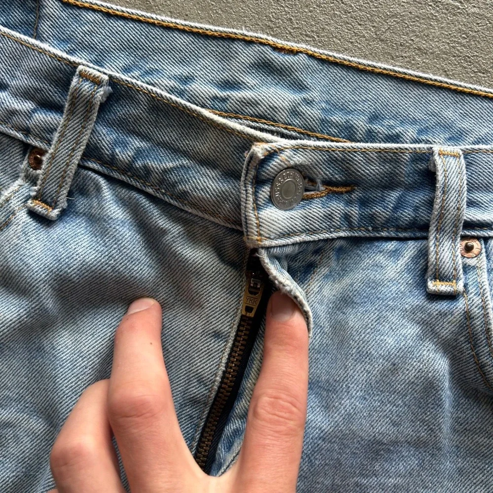 Vintage 90s Levis 550 Jeans Size 38x30 Blue Faded Light Wash Denim Relaxed Fit